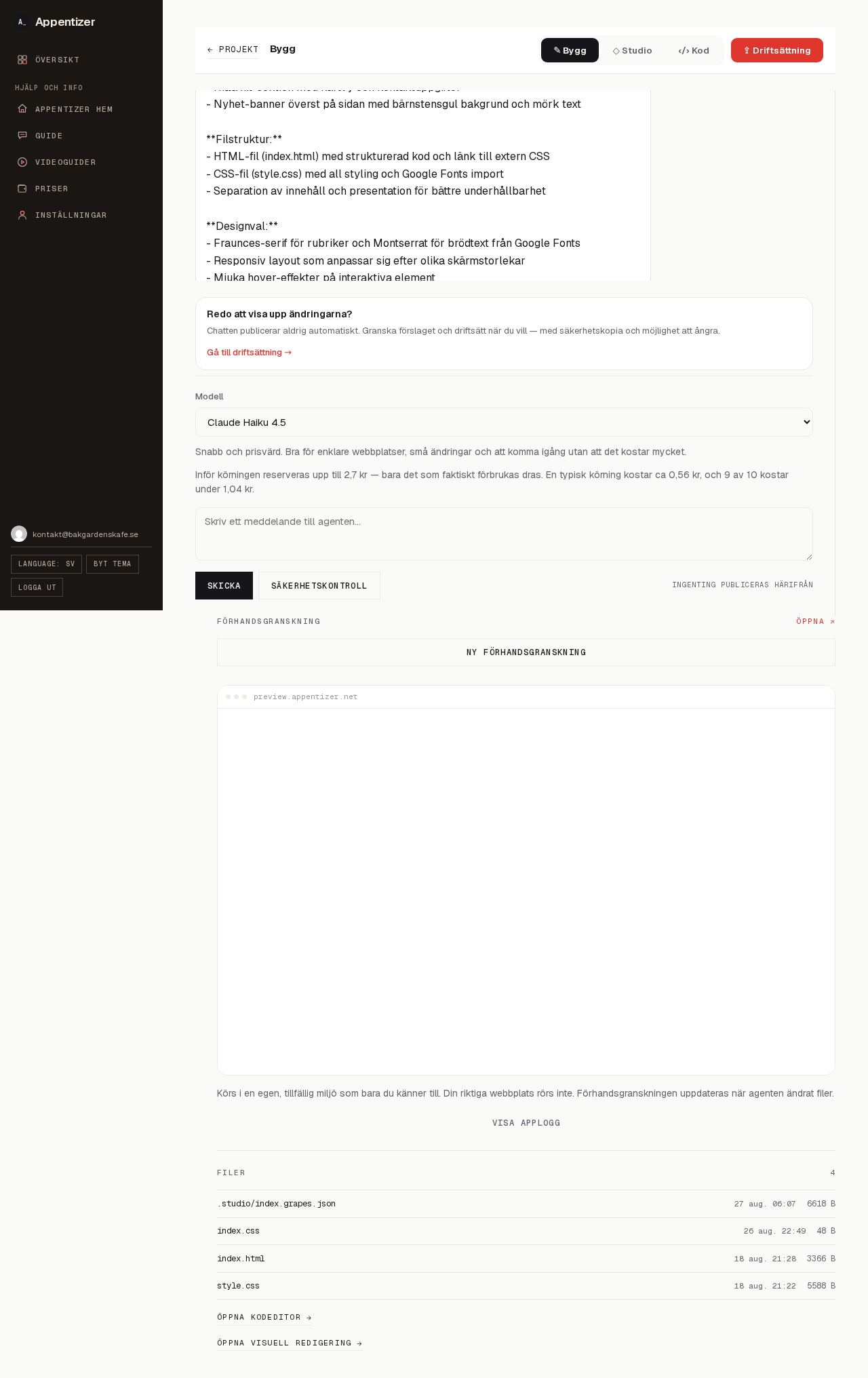 En konversation med byggassistenten och förhandsgranskningen i sidopanelen